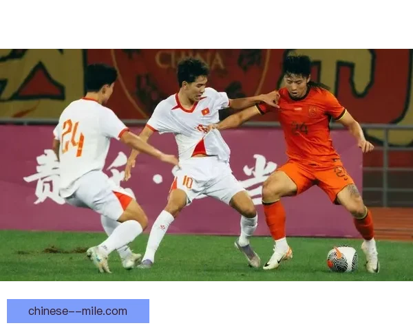 中国男足主教练呼吁球迷宽容支持助力年轻球员成长